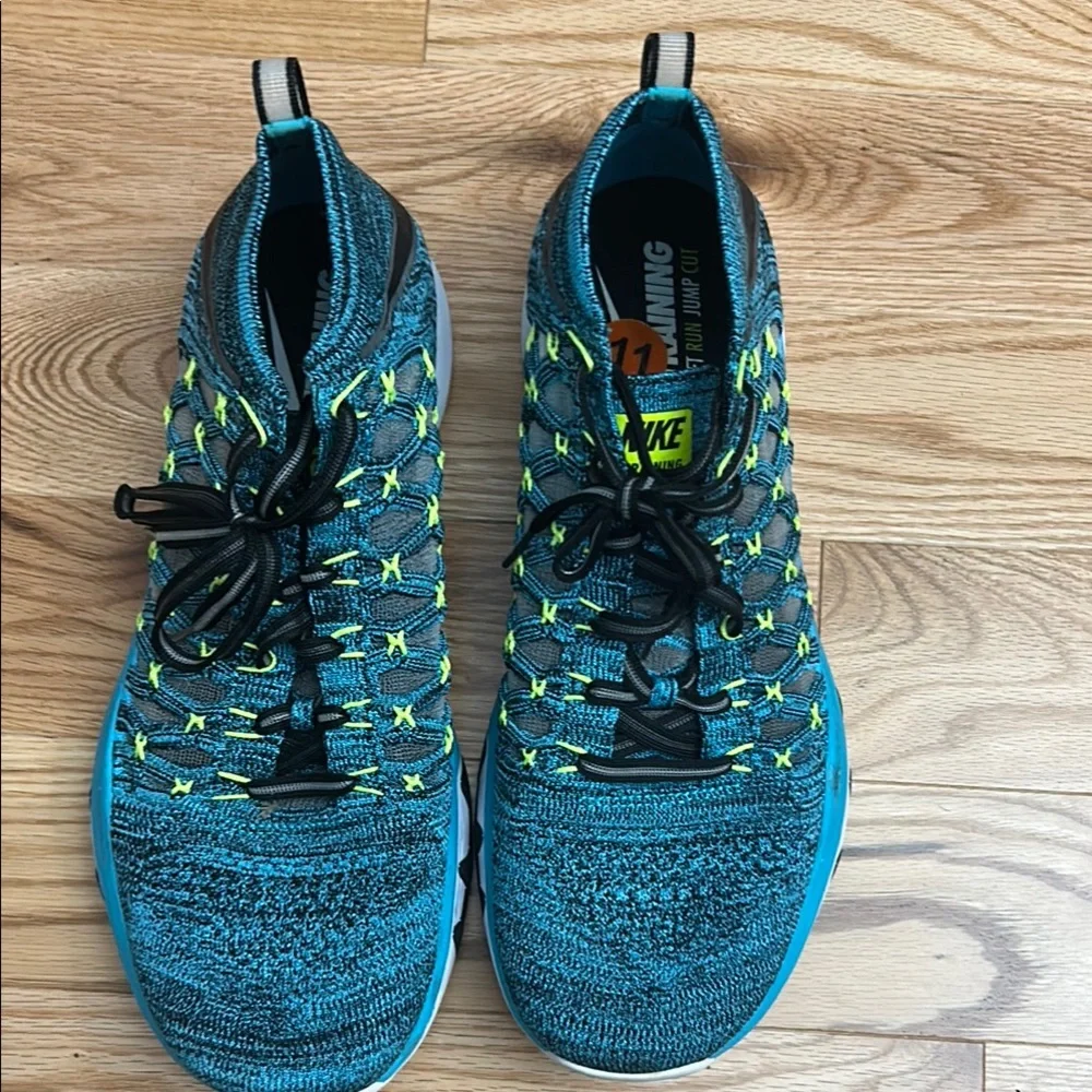 Nike Men's Blue and Yellow Running Shoes - Picture 14 of 17